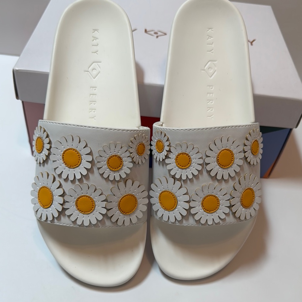 Katy Perry Collections White and Yellow Daisy Sandals